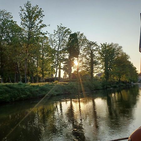 Sur La Somme A Bord De La Peniche Arche De Noe Hotel Pont-Remy Luaran gambar