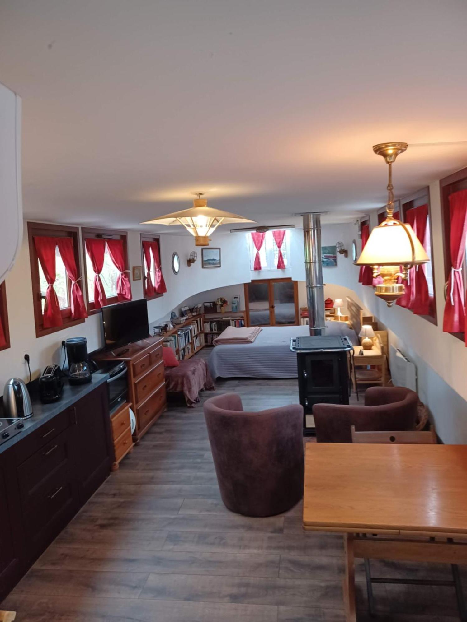 Sur La Somme A Bord De La Peniche Arche De Noe Hotel Pont-Remy Luaran gambar