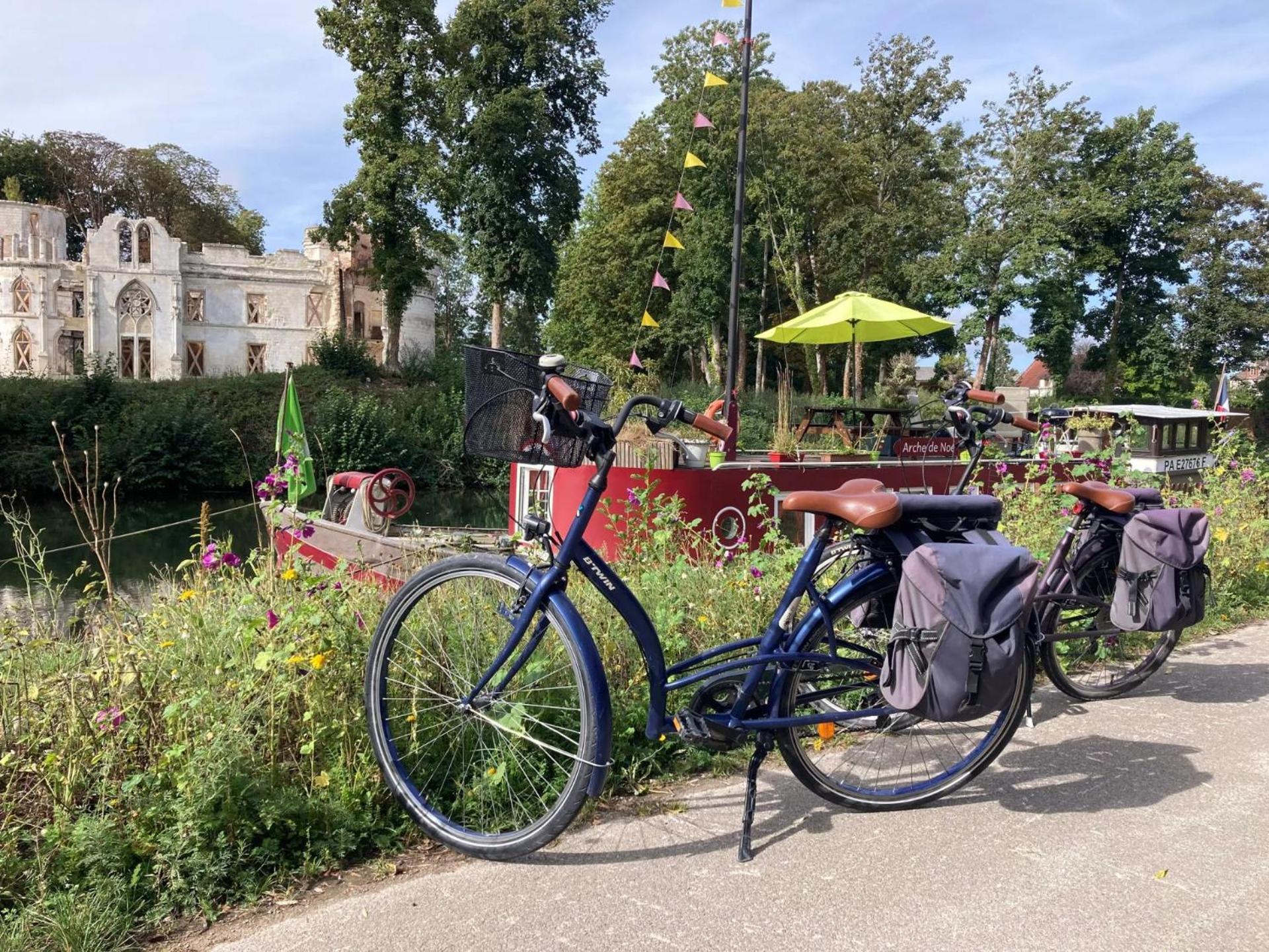 Sur La Somme A Bord De La Peniche Arche De Noe Hotel Pont-Remy Luaran gambar