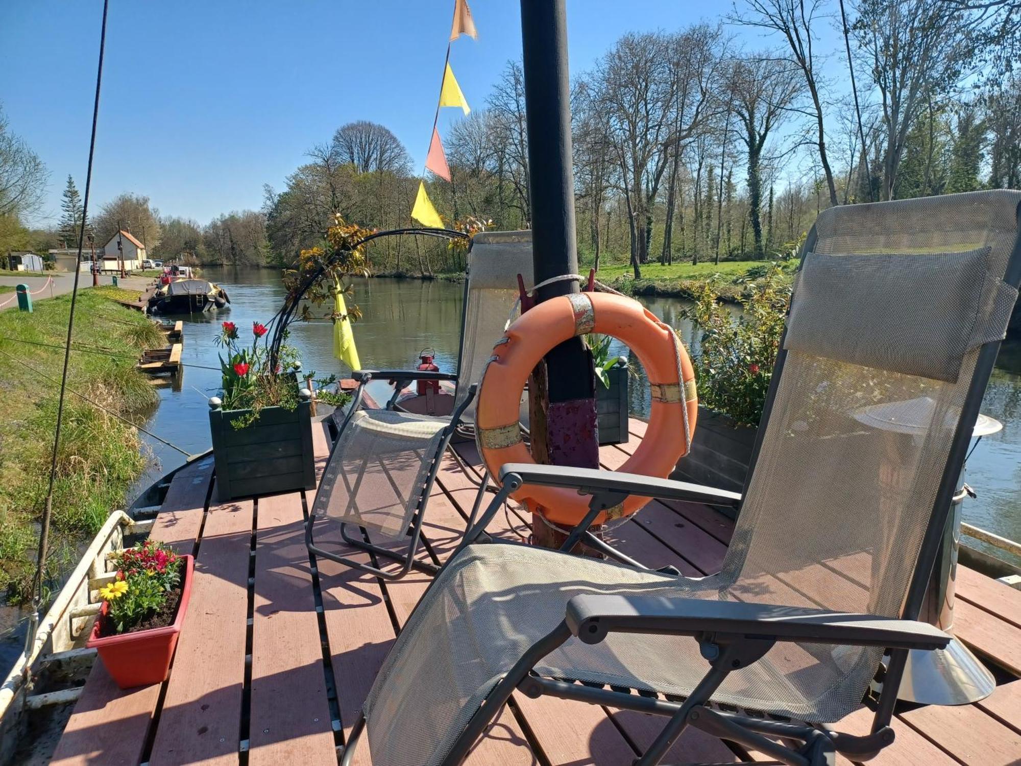 Sur La Somme A Bord De La Peniche Arche De Noe Hotel Pont-Remy Luaran gambar