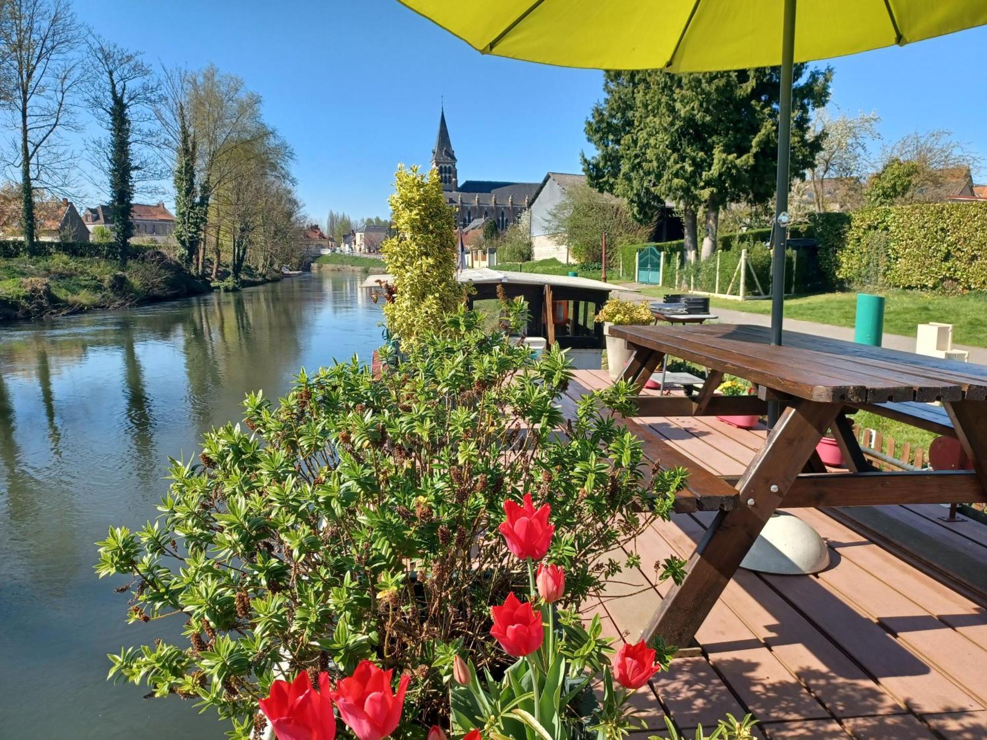 Sur La Somme A Bord De La Peniche Arche De Noe Hotel Pont-Remy Luaran gambar